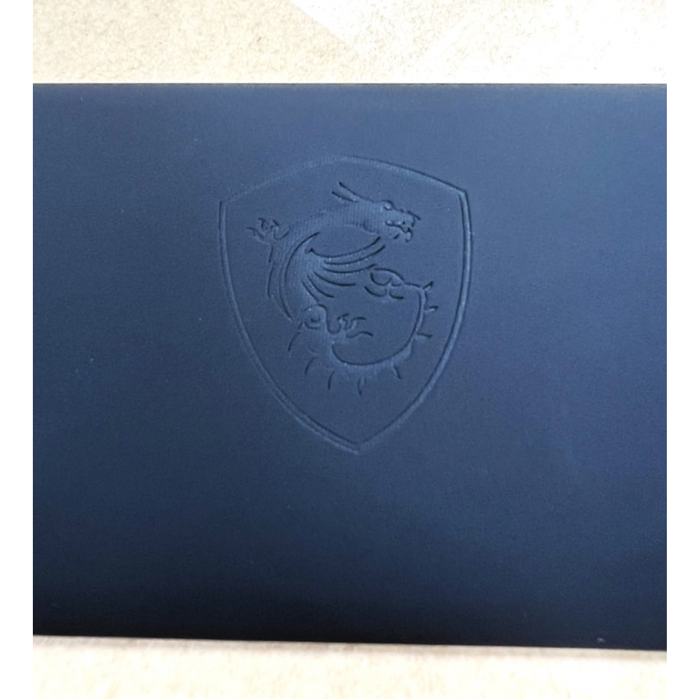 工藝說明:
人工合成PU皮
厚度0.4~0.7
銅板模具熱壓燙印工藝